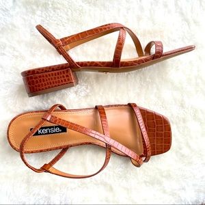 Kensie brown snakeskin strappy sandals block heel size 8